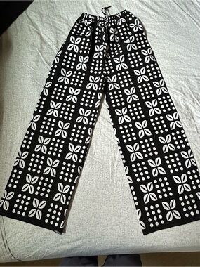 NWOT West African Black and White Wide Leg Pants OS